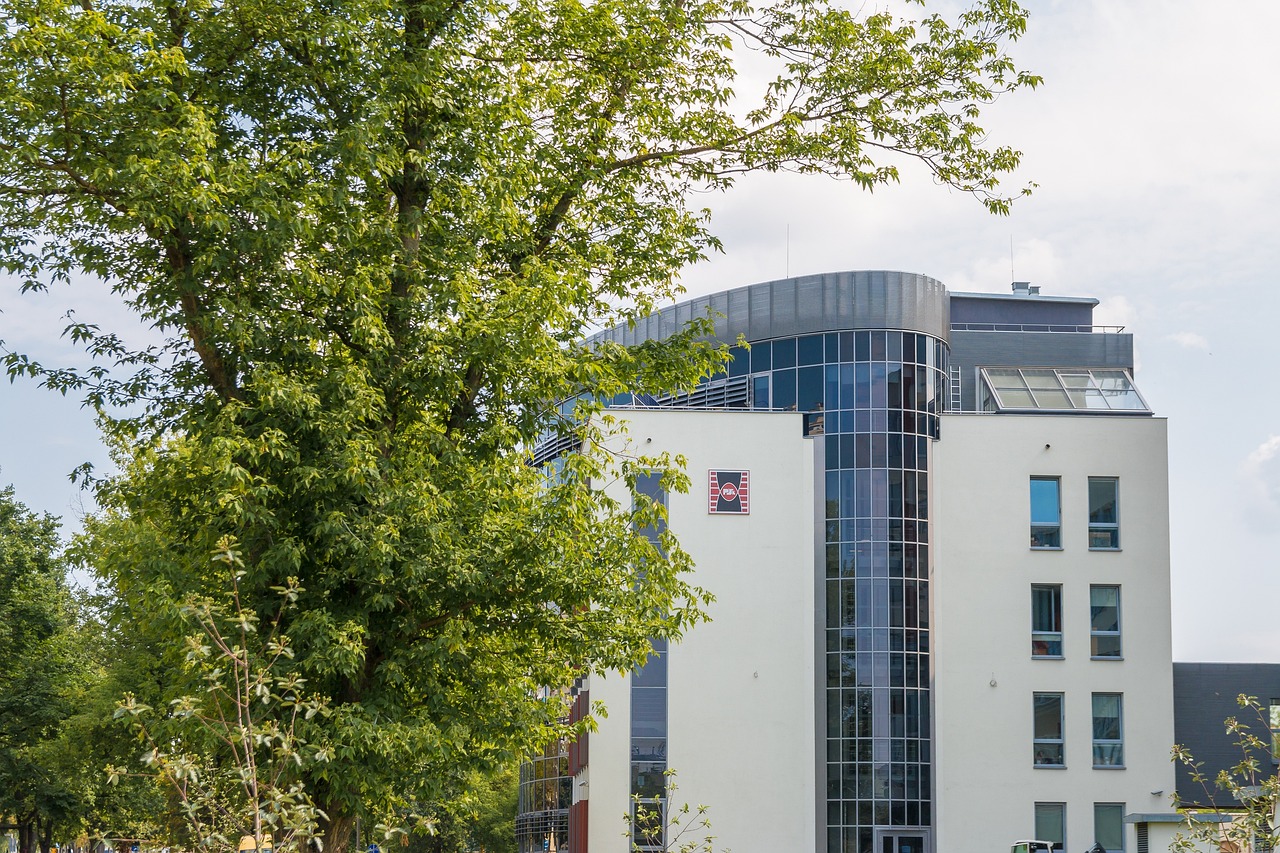 school-g9aa95d3ba_1280